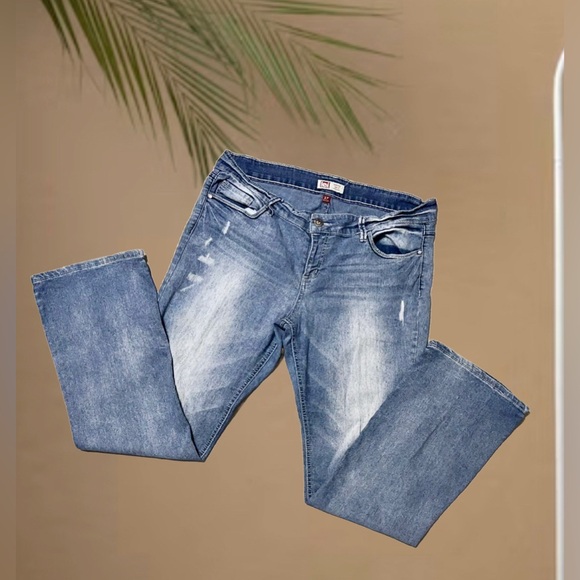 LEI Ashley Jeans Low Rise Boot Cut Embroidered Jr Sz 17Reg RhinestoneDistressed - Picture 5 of 6